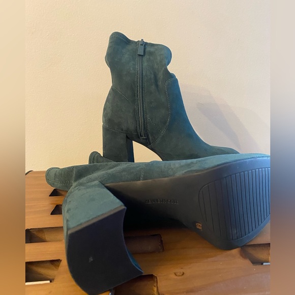 Kenneth Cole New York Women's Bri Stretch Boot - Picture 2 of 6